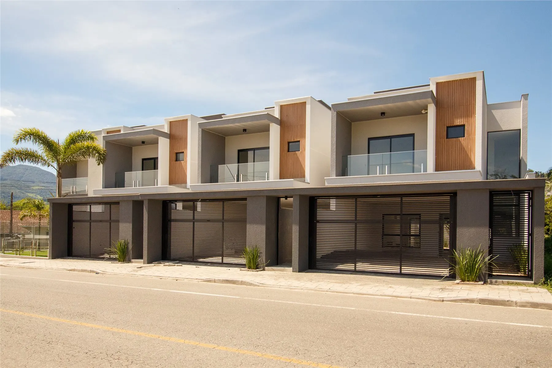 Casas geminadas com esquadrias de alumínio — J.André Esquadrias Pomerode SC